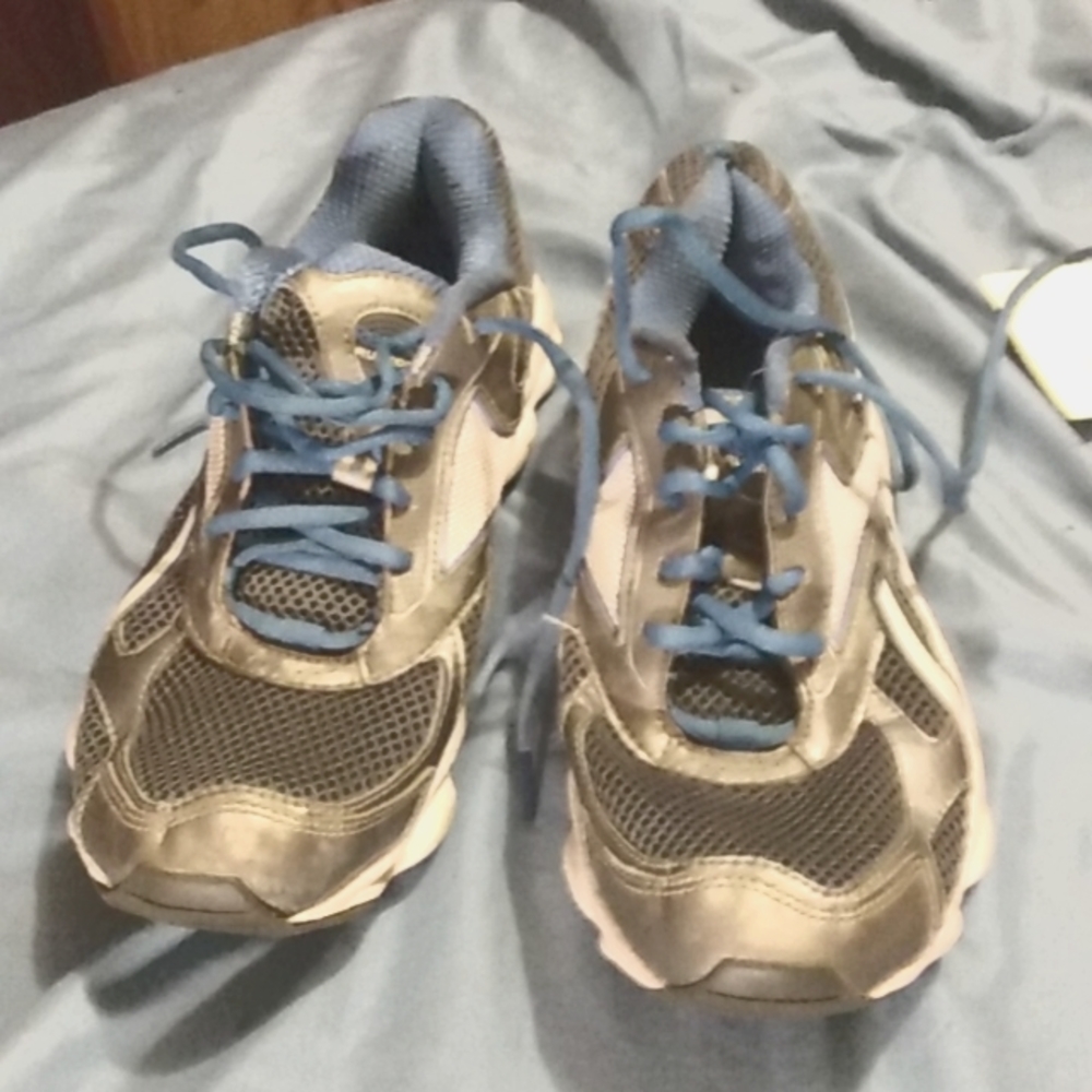 Wemons reebox runtone size 8 1/2 shoes